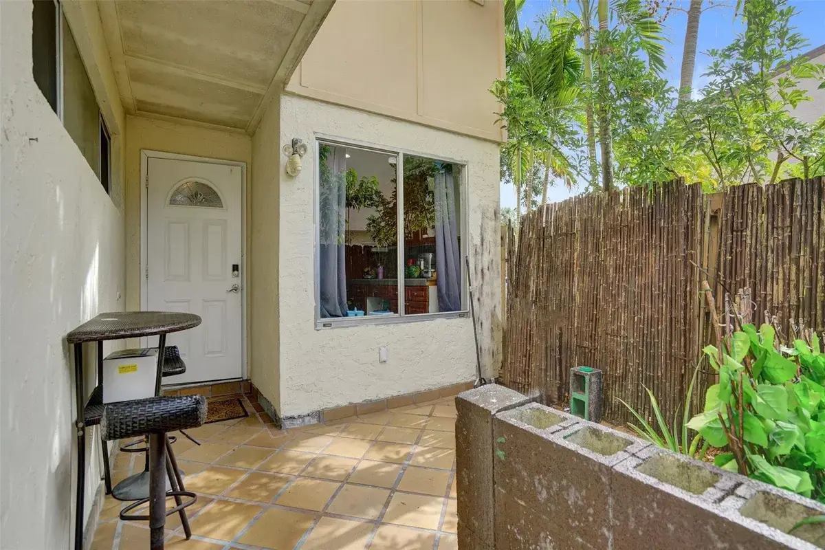 8226 NW 8th Pl #6, Fort Lauderdale: photo 1 of 30
