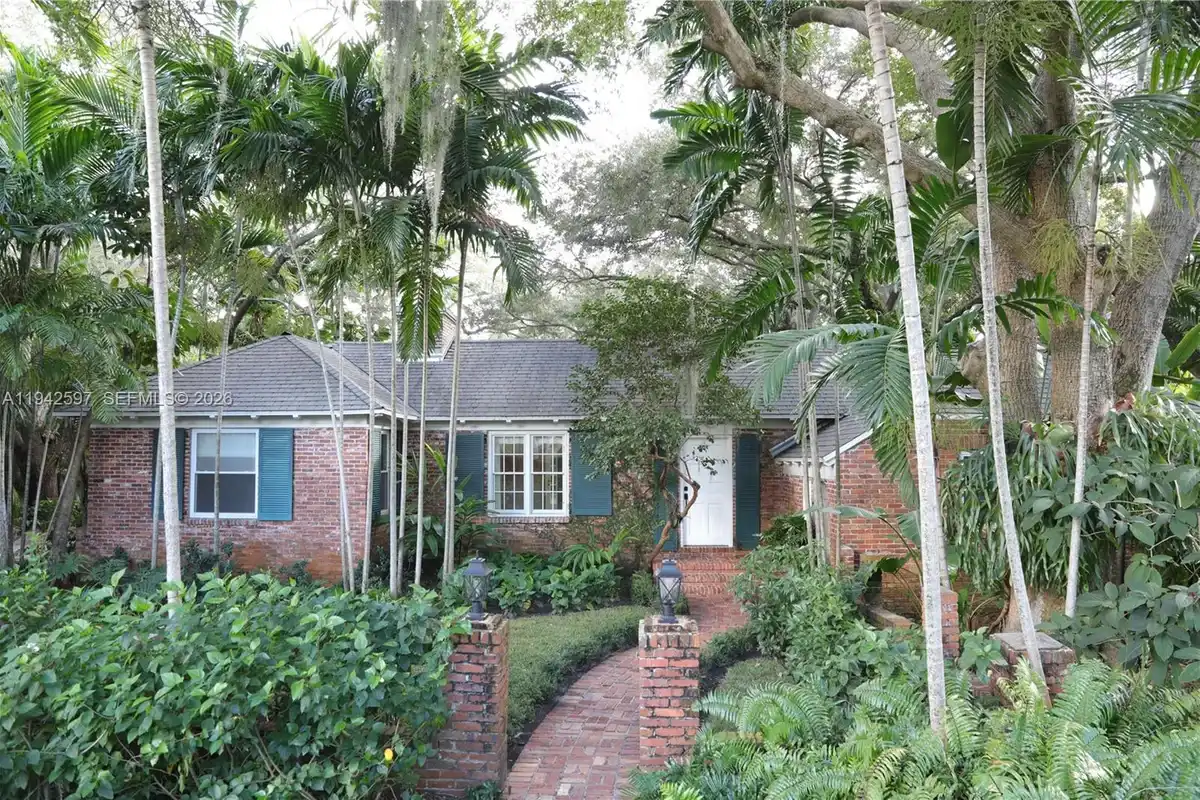530 Melaleuca Ln, Miami: photo 1 of 27