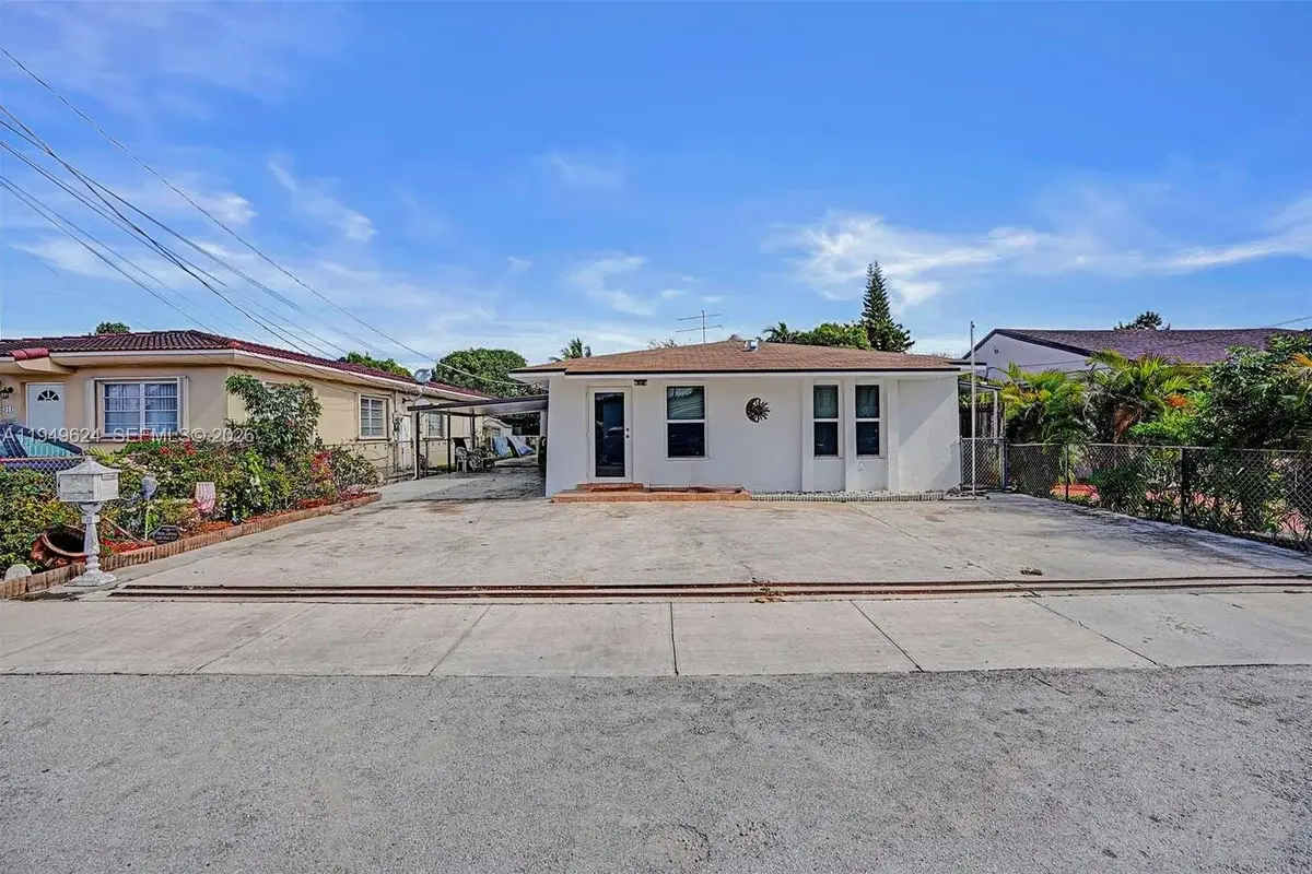 901 NW 34th Ave, Miami: photo 1 of 55