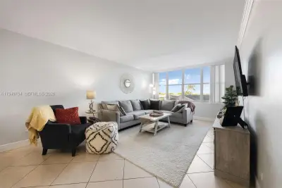 7441 Wayne Ave #2B, Miami Beach: photo 1 of 13