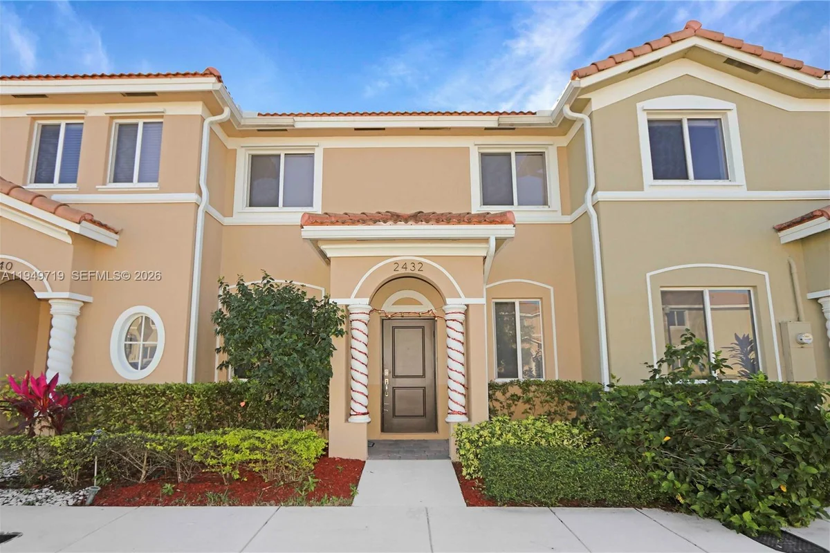 2432 SE 10th Ct, Homestead: photo 1 of 30