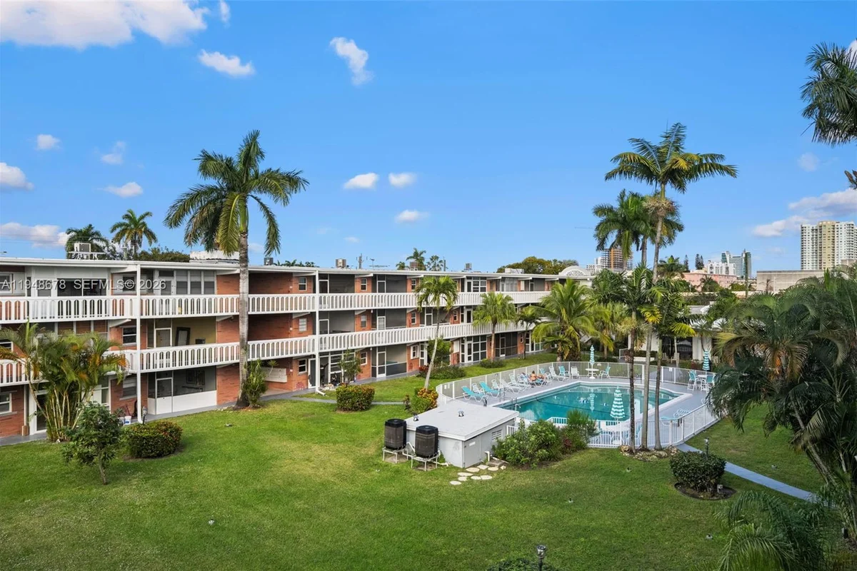 141 NE 10th Ave #26C, Hallandale Beach: photo 1 of 12