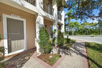 14615 SW 14th St, Pembroke Pines: photo 1 of 40