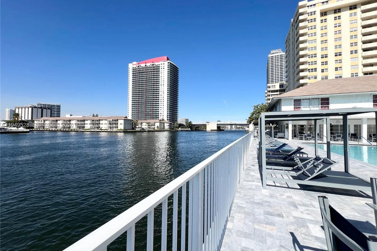 1833 S Ocean Dr #1109, Hallandale Beach: photo 1 of 25