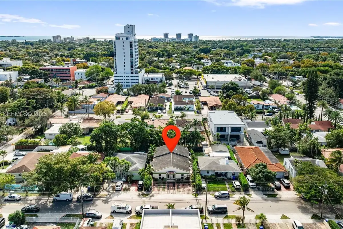 1428 SW 20th St, Miami: photo 1 of 63