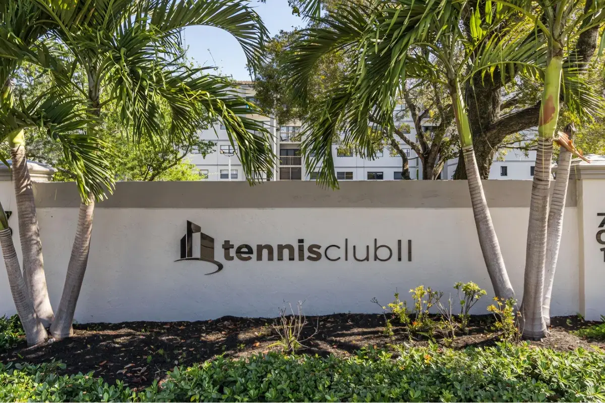 701 NW 19th St #401, Fort Lauderdale: photo 1 of 47
