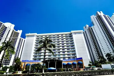 19201 Collins Ave #1033, Sunny Isles Beach: photo 1 of 7