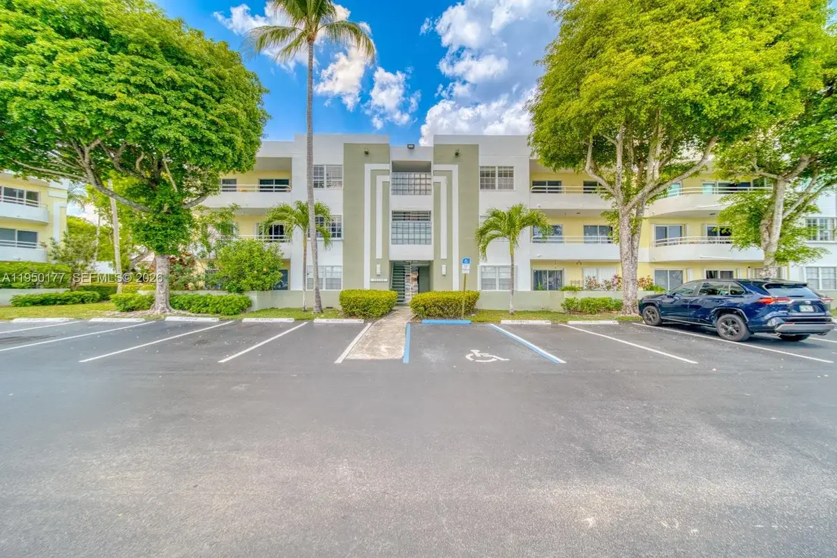 10795 SW 108th Ave #304, Miami: photo 1 of 25