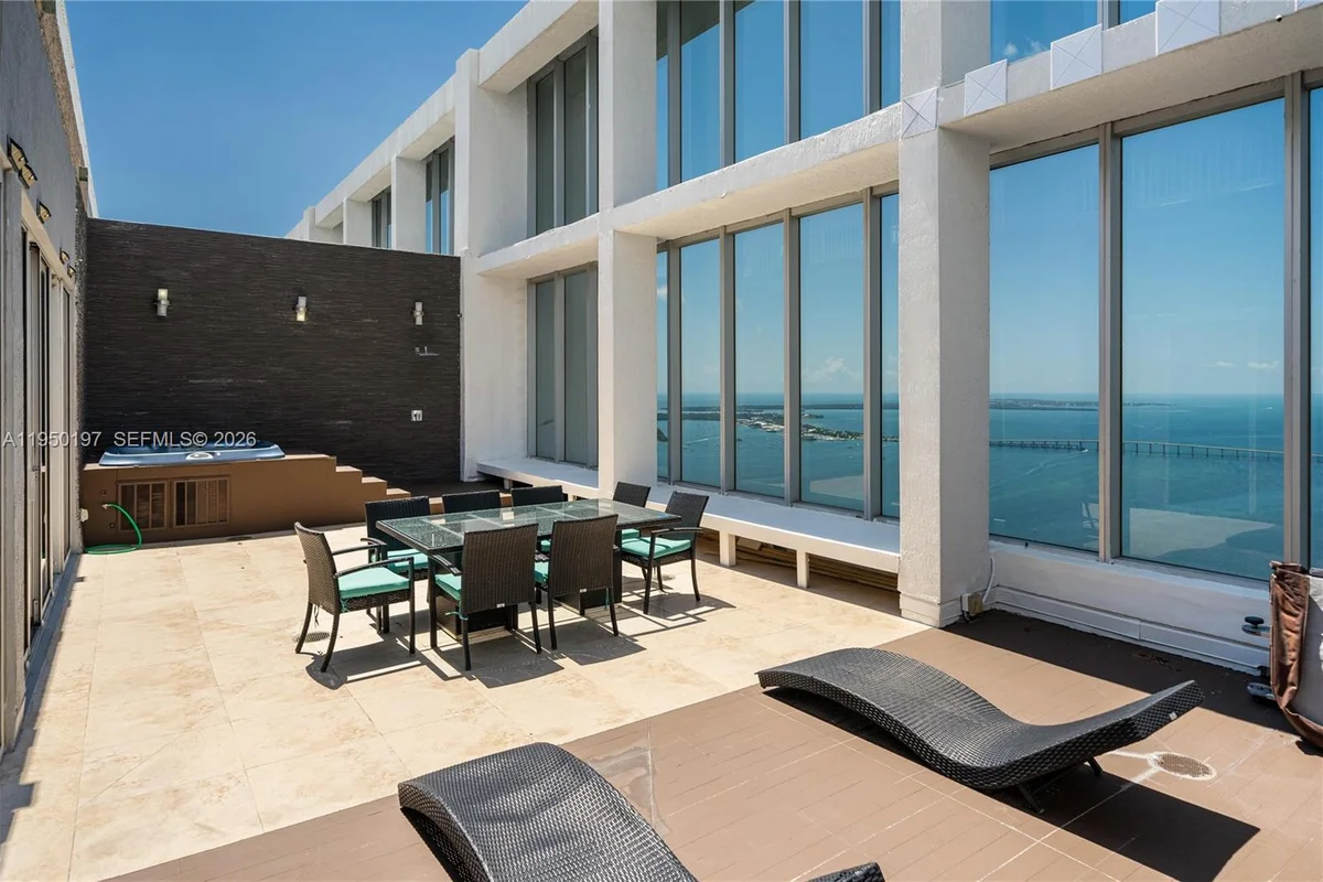 495 Brickell #5705, Miami: photo 1 of 26