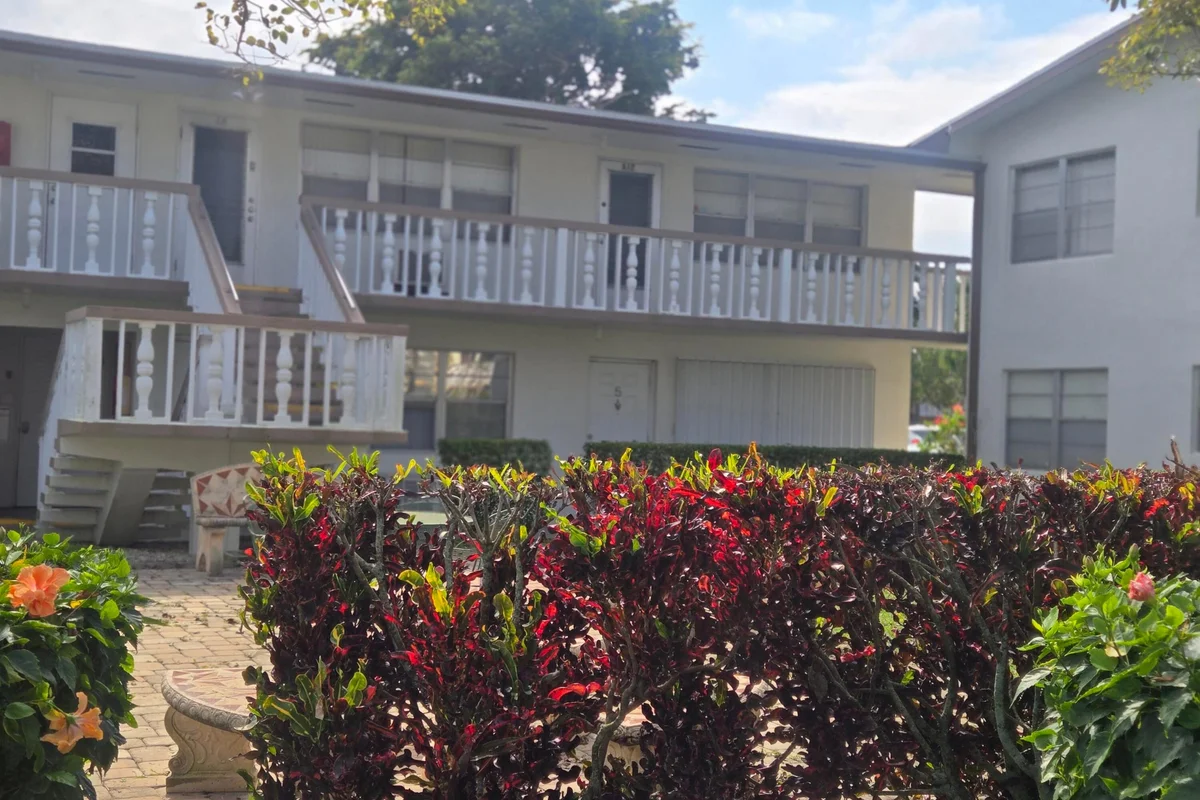 17 Cambridge A, West Palm Beach: photo 1 of 15