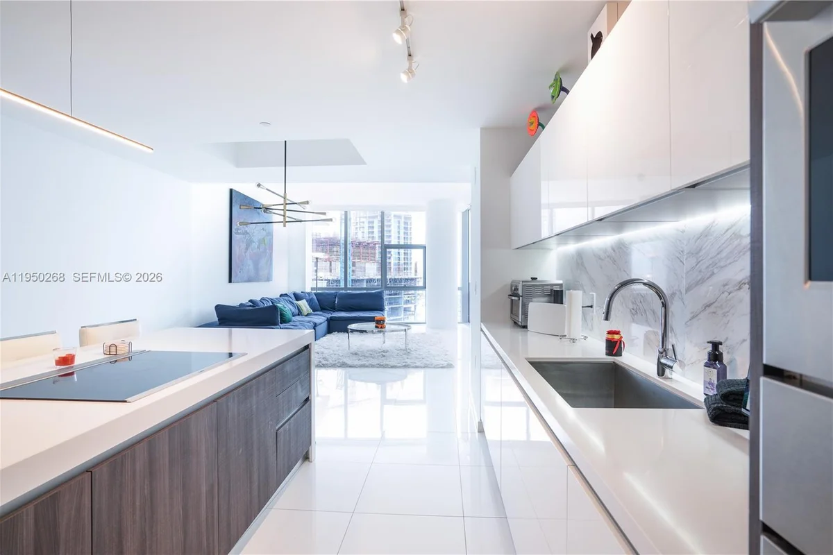 851 NE 1st Ave #2101, Miami: photo 1 of 19