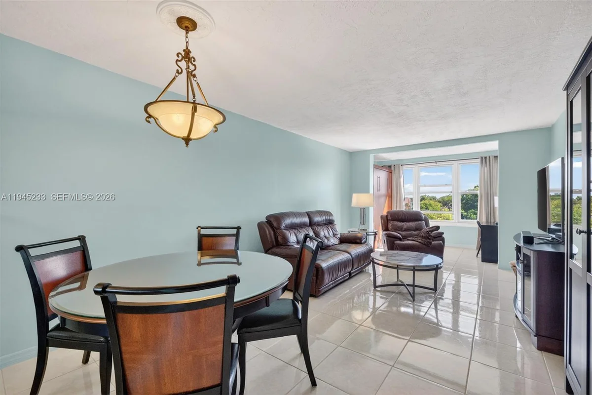 2801 Somerset Dr #408, Lauderdale Lakes: photo 1 of 31