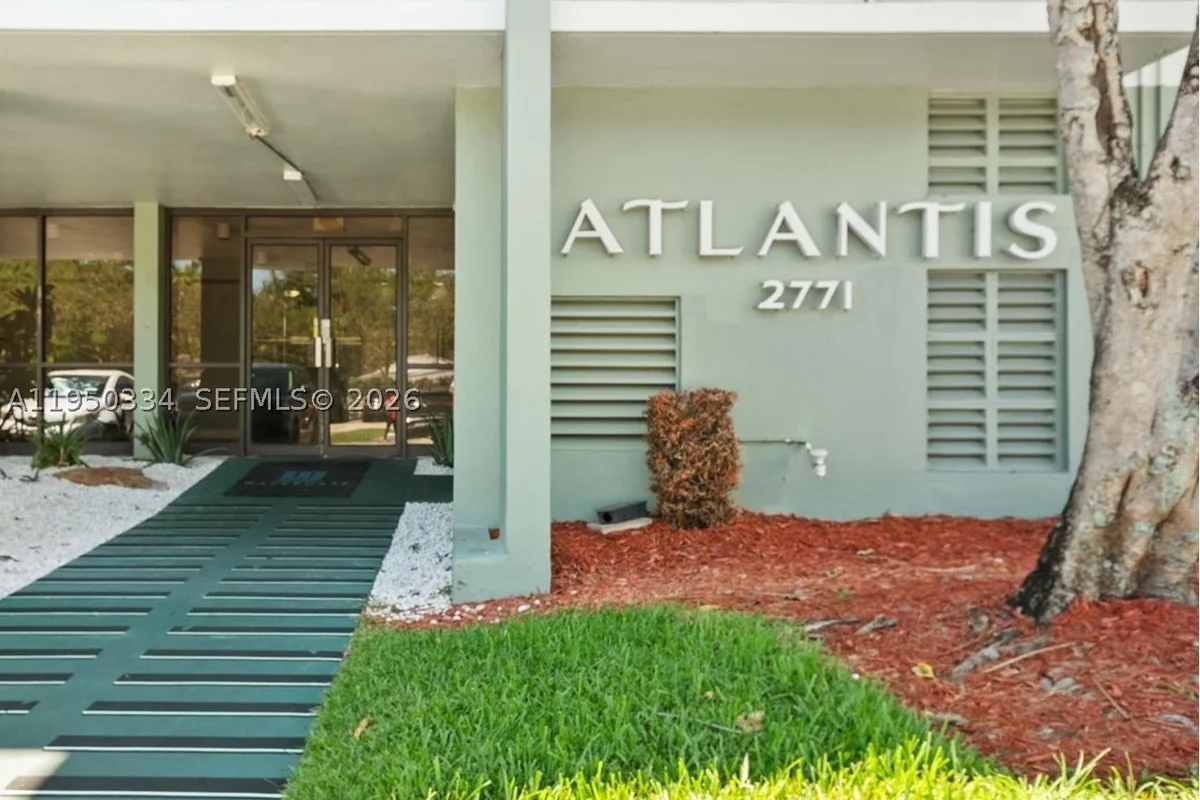 2771 Taft St #411, Hollywood: photo 1 of 17