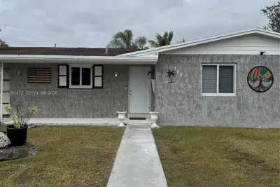 309 NW 15th St, Homestead: photo 1 of 19