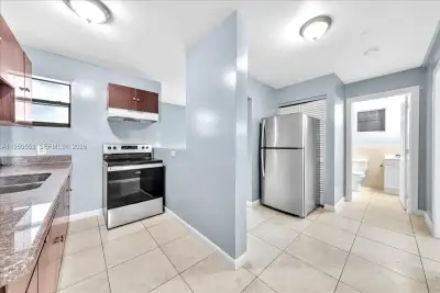 365 NW 8th St #202, Miami: photo 1 of 18