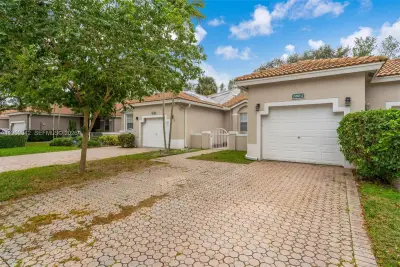 7980 S Aragon Blvd #2, Sunrise: photo 1 of 30