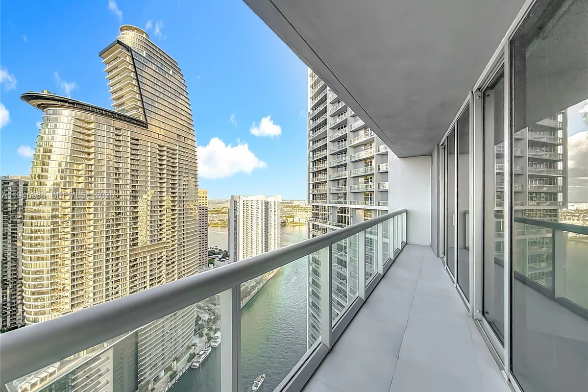 475 Brickell Ave #4215, Miami: photo 1 of 34
