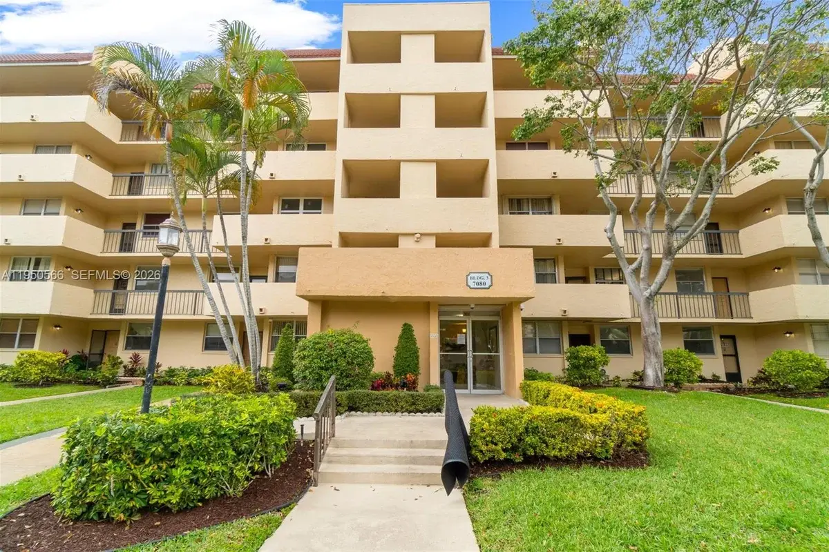7080 Environ Blvd #226, Lauderhill: photo 1 of 35