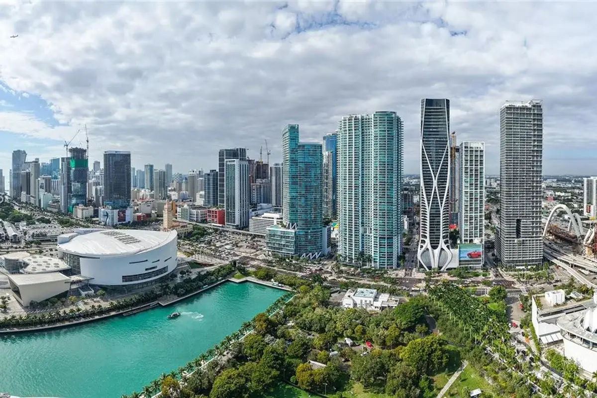 900 Biscayne Blvd #909, Miami: photo 1 of 45