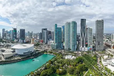 900 Biscayne Blvd #909, Miami: photo 1 of 45