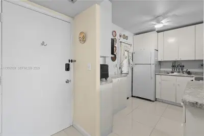 2930 Point East Dr #E-407, Aventura: photo 1 of 32