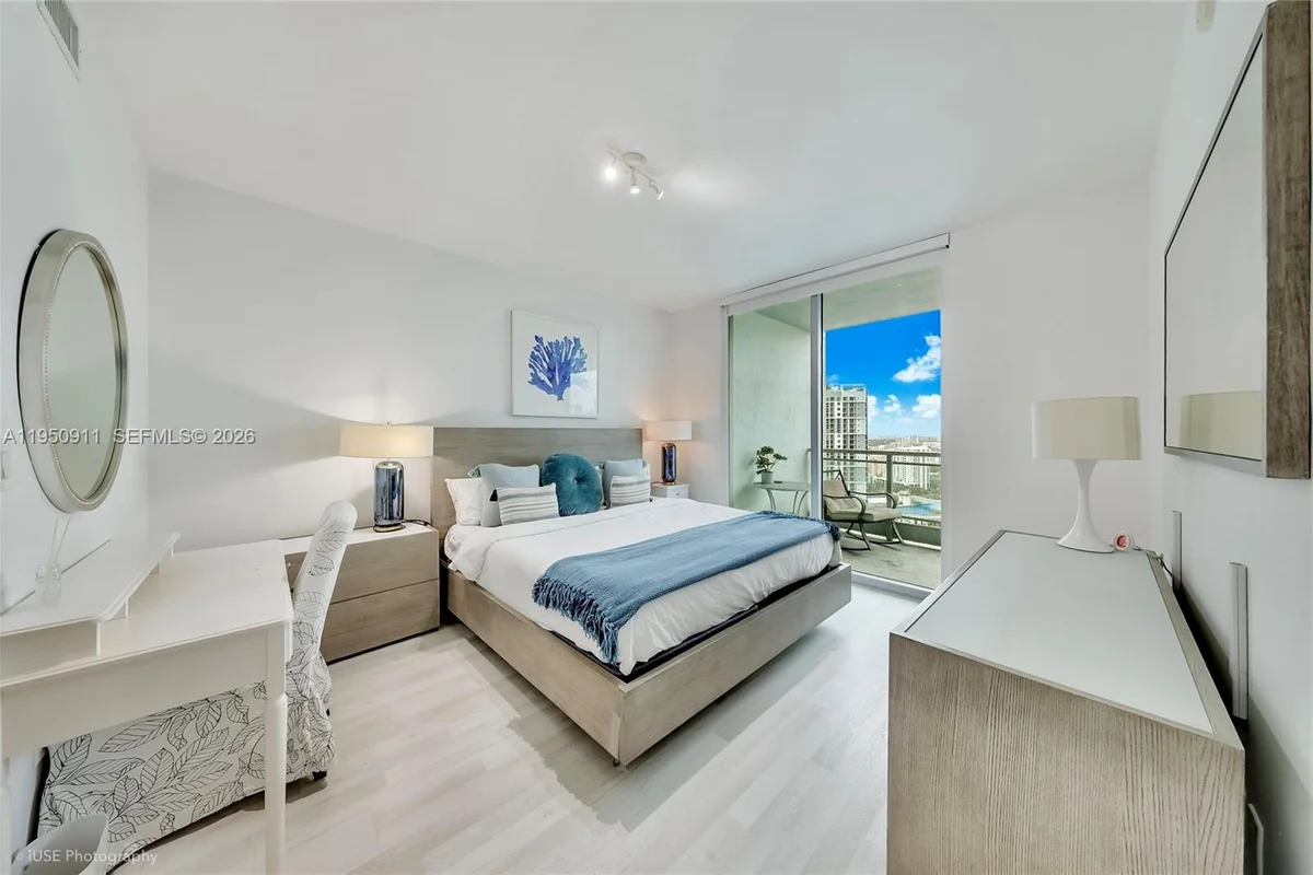 90 SW 3rd St #3109, Miami: photo 1 of 26