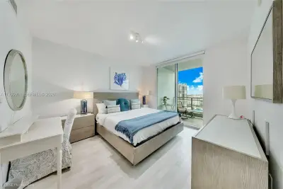 90 SW 3rd St #3109, Miami: photo 1 of 26