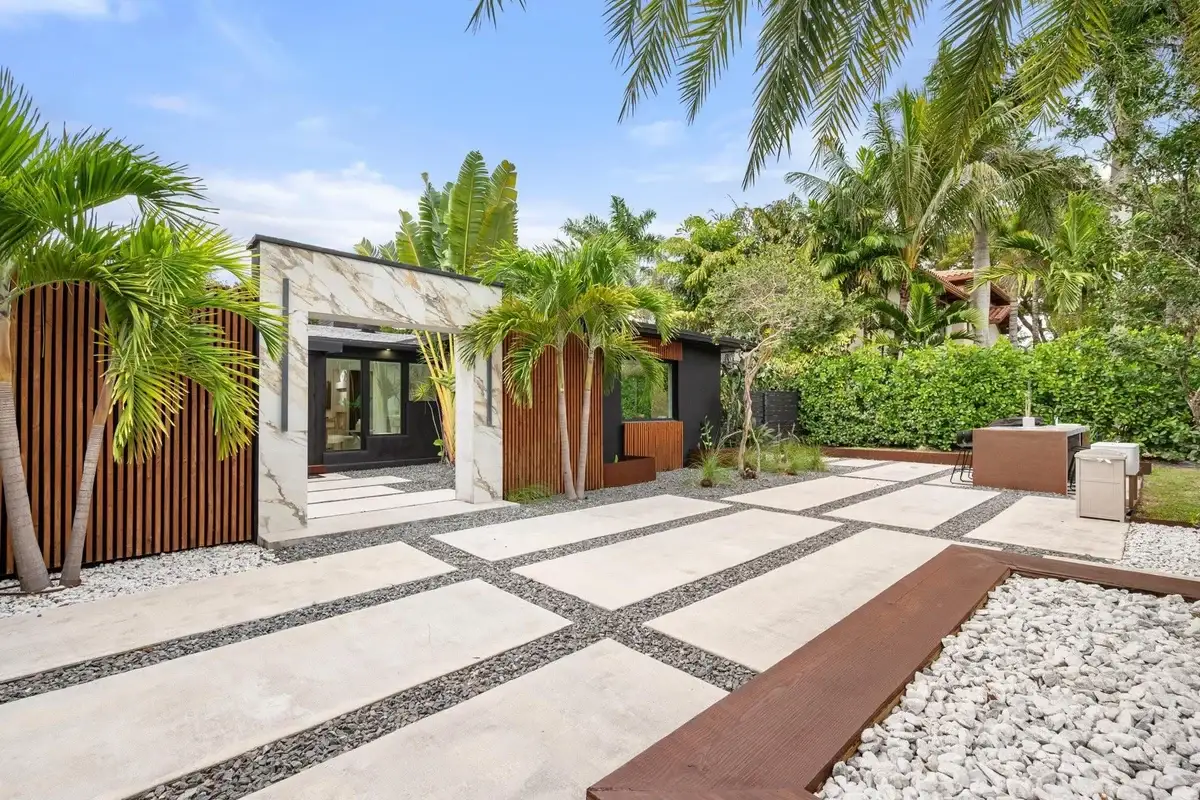 2711 NE 19th St, Fort Lauderdale: photo 1 of 39