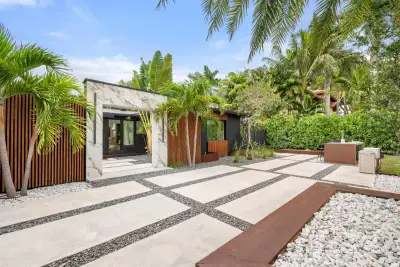 2711 NE 19th St, Fort Lauderdale: photo 1 of 39