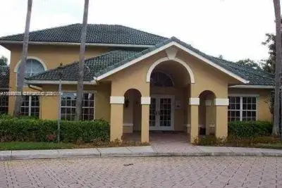Condo in Pompano Beach: photo 1 of 26