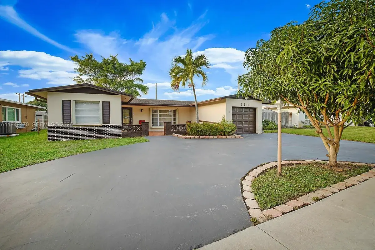 2210 NW 91st Ter, Pembroke Pines: photo 1 of 36