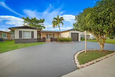 2210 NW 91st Ter, Pembroke Pines: photo 1 of 36
