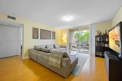 19555 E Country Club Dr #8303, Aventura: photo 1 of 33