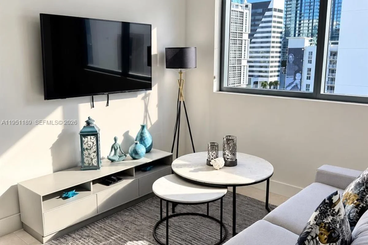 239 SW 9th St #1405, Miami: photo 1 of 20