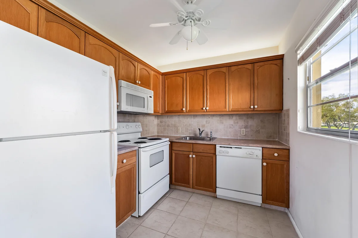 200 Dorset E, Boca Raton: photo 1 of 41