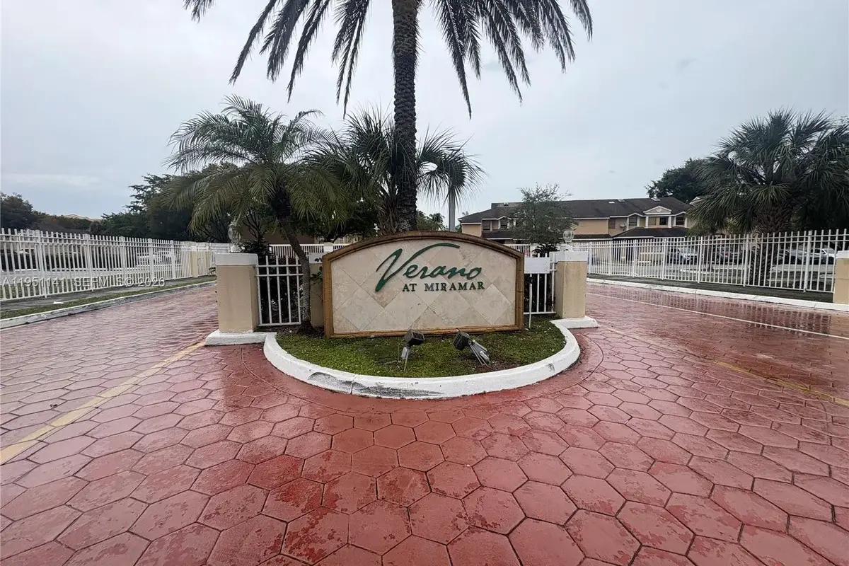 8026 SW 21st Ct, Miramar: photo 1 of 26