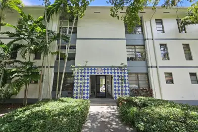 235 Antilla Ave #4, Coral Gables: photo 1 of 43