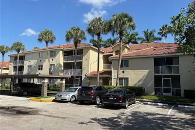 450 S Park Rd #5-104, Hollywood: photo 1 of 23