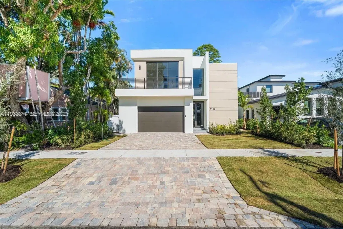 1117 SE 9th St, Fort Lauderdale: photo 1 of 15