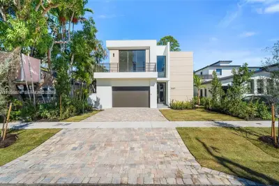 1117 SE 9th St, Fort Lauderdale: photo 1 of 15