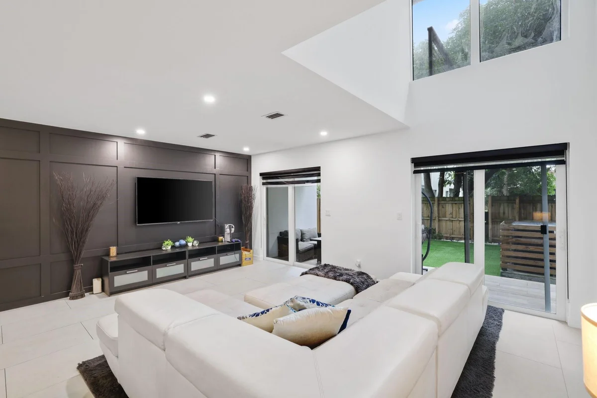 1124 NE 2nd Ave, Fort Lauderdale: photo 1 of 35