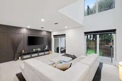 1124 NE 2nd Ave, Fort Lauderdale: photo 1 of 35