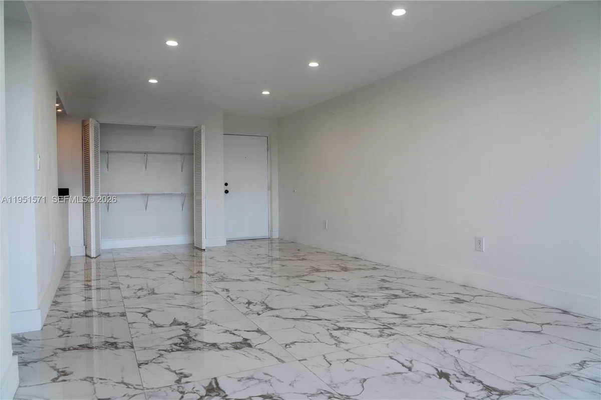 854 NW 87th Ave #405, Miami: photo 1 of 19