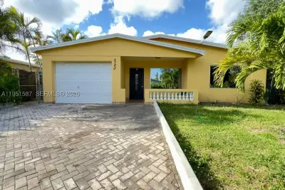 3105 SW 13th St, Fort Lauderdale: photo 1 of 7