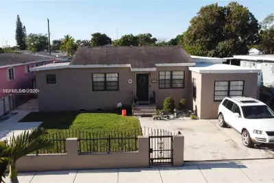 848 E 24th St, Hialeah: photo 1 of 3