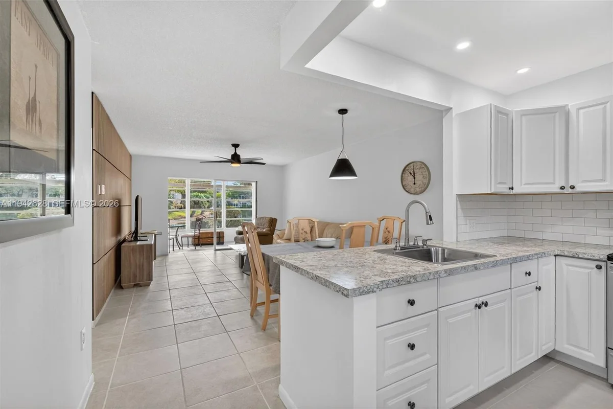 5000 NW 36th St #410, Lauderdale Lakes: photo 1 of 40
