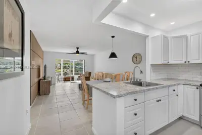 5000 NW 36th St #410, Lauderdale Lakes: photo 1 of 40