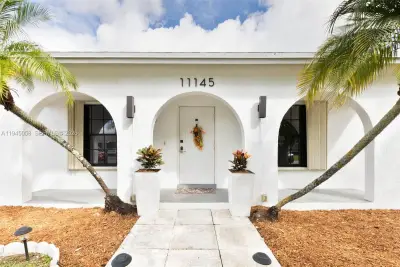 11145 NW 27th St, Sunrise: photo 1 of 20