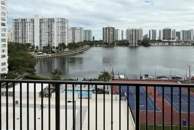 2750 NE 183rd St #709, Aventura: photo 1 of 14