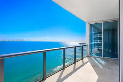 17001 Collins Ave #4208, Sunny Isles Beach: photo 1 of 1